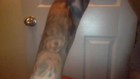 Snapshot of studmuffinxo chatting on December 16, 8:41 am STUD online show from December 16, 8:41 am