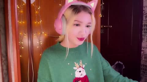 Snapshot of stuffy_ri chatting on December 17, 8:10 pm stuffy_ri online show from December 17, 8:10 pm