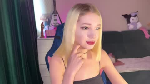 Snapshot of stuffy_ri chatting on December 23, 8:33 am stuffy_ri online show from December 23, 8:33 am