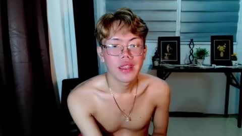 Su-jin online show from April 13, 12:10 pm