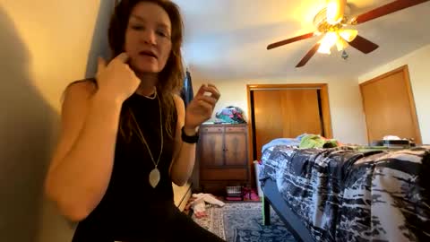 Snapshot of sub4you69brat chatting on February 5, 6:59 pm sub4you69brat online show from February 5, 6:59 pm