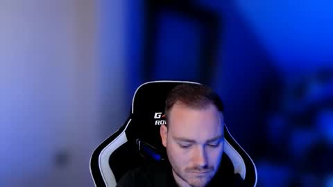 Snapshot of sub_austr chatting on November 8, 8:40 pm sub_austr online show from November 8, 8:40 pm