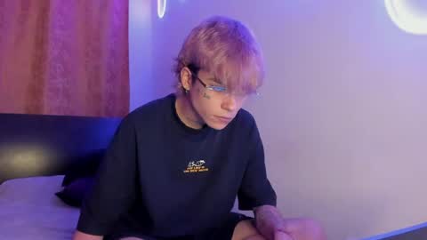 nico online show from April 9, 6:13 pm