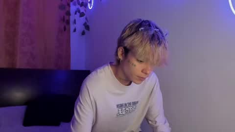 nico online show from April 17, 5:27 pm