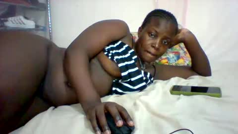 Snapshot of submissive_slut001 chatting on November 14, 9:41 am submissive_slut001 online show from November 14, 9:41 am