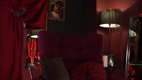 Snapshot of subtleart_ chatting on April 7, 1:33 pm subtleart_ online show from April 7, 1:33 pm