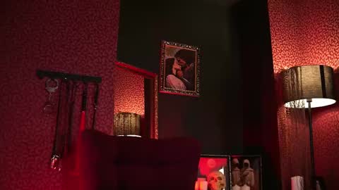 Snapshot of subtleart_ chatting on April 28, 2:33 pm subtleart_ online show from April 28, 2:33 pm