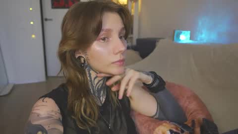 Snapshot of succubus_66 chatting on April 3, 9:40 am succubus_66 online show from April 3, 9:40 am