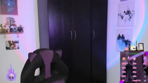 Snapshot of succubus_girl_ chatting on April 29, 3:05 pm Alexy online show from April 29, 3:05 pm