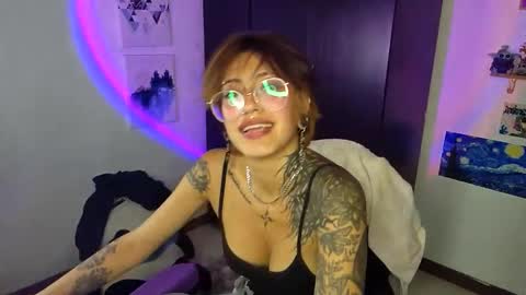 Snapshot of succubus_girl_ chatting on May 26, 1:56 am Alexy online show from May 26, 1:56 am