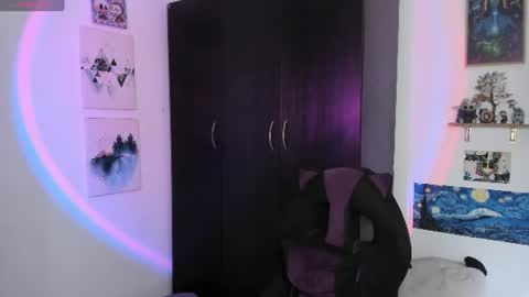 Snapshot of succubus_girl_ chatting on July 17, 2:13 pm Alexy online show from July 17, 2:13 pm
