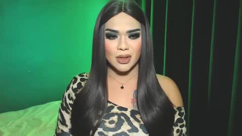 Snapshot of suckablecockoffreya chatting on December 7, 8:05 pm JADE ELYSE online show from December 7, 8:05 pm