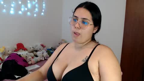 Snapshot of suckdreams19 chatting on February 5, 7:07 pm Sofi Kitty online show from February 5, 7:07 pm