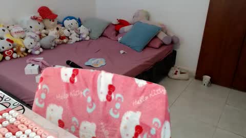 Snapshot of suckdreams19 chatting on February 7, 2:48 am Sofi Kitty online show from February 7, 2:48 am