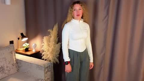 Sue online show from November 18, 1:15 pm