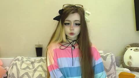 Snapshot of suemeow chatting on May 17, 9:55 pm Sue online show from May 17, 9:55 pm