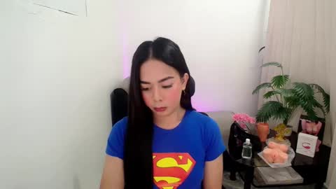 Snapshot of suequigaman chatting on February 11, 6:51 am Sue online show from February 11, 6:51 am