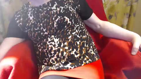 Snapshot of suezy32 chatting on January 9, 2:14 am suezy32 online show from January 9, 2:14 am