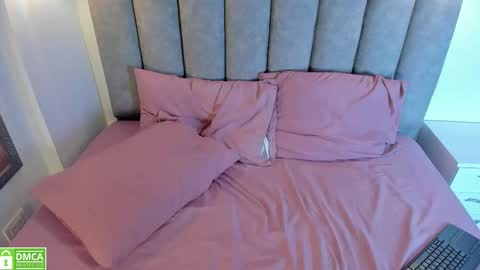 Snapshot of sugar_bunny__ chatting on February 14, 2:19 am sugar_bunny__ online show from February 14, 2:19 am