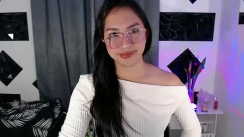 Snapshot of sugar_chloe17 chatting on October 17, 9:28 pm sugar_chloe17 online show from October 17, 9:28 pm