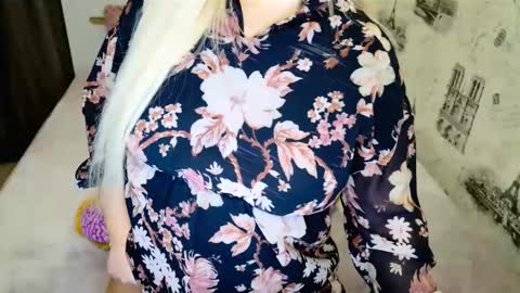 sugarkissx online show from November 11, 9:15 pm