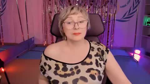 Vivien online show from February 28, 7:25 pm