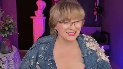 Vivien online show from September 21, 1:35 pm