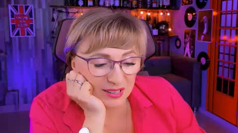 Vivien online show from October 8, 1:31 pm