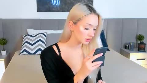 sugarwhisper online show from November 3, 4:30 pm