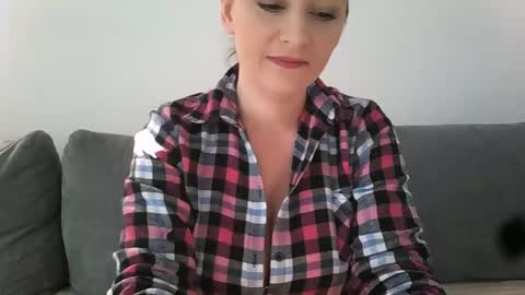 Snapshot of sugaryasmin chatting on February 25, 9:31 am SugarYas online show from February 25, 9:31 am