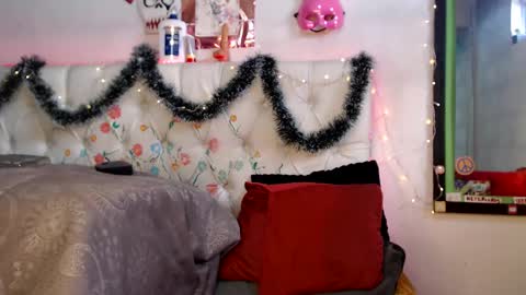 suggabrown_ online show from December 19, 1:07 pm