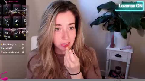 Mia online show from October 6, 1:52 pm