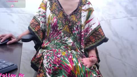 Snapshot of suhana_mature chatting on March 3, 12:00 pm suhana online show from March 3, 12:00 pm