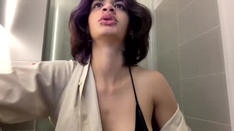 Snapshot of sukulaurens chatting on September 27, 3:11 am Suku Ren online show from September 27, 3:11 am