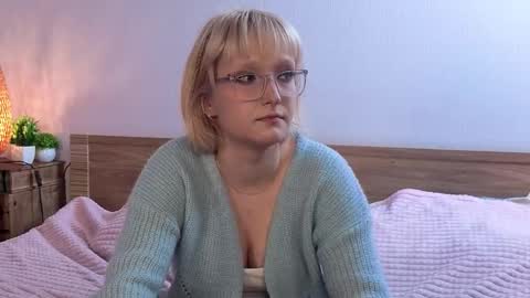 Snapshot of sumikomanes chatting on December 1, 9:25 am Karen online show from December 1, 9:25 am