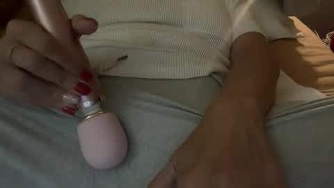 Snapshot of summer994716 chatting on January 6, 6:33 pm summer994716 online show from January 6, 6:33 pm