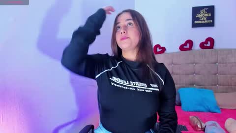 Snapshot of summer_girls01 chatting on November 21, 4:00 am summer_girls01 online show from November 21, 4:00 am