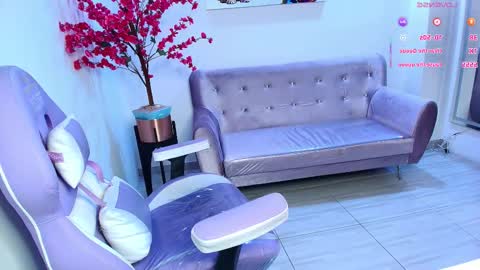 summer_miller online show from November 5, 11:21 am