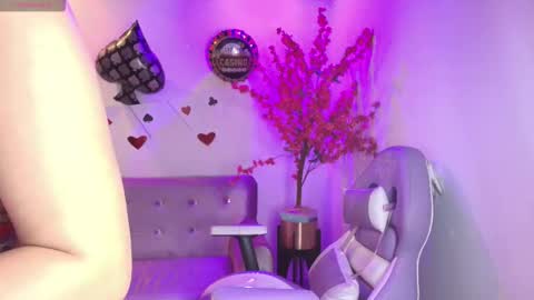 summer_miller online show from February 18, 11:50 am