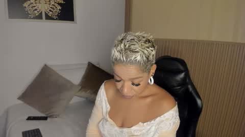 Summer online show from March 25, 12:00 pm