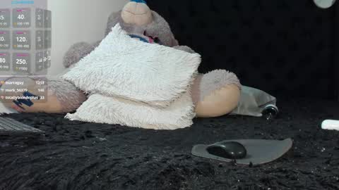 Snapshot of summer_romance chatting on February 21, 6:40 am Andres-tattoos Derek Hairy online show from February 21, 6:40 am