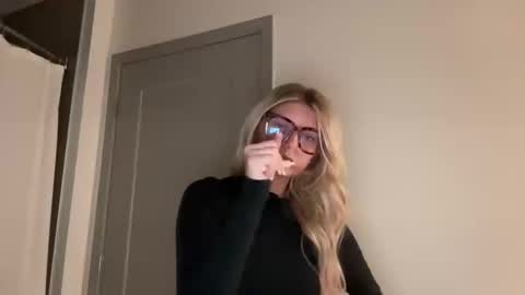 Snapshot of summerclarkee chatting on February 28, 4:30 pm summerclarkee online show from February 28, 4:30 pm