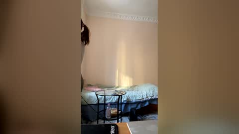 Olivia online show from March 4, 9:48 am