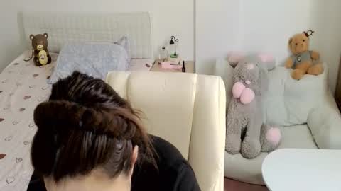 Snapshot of sun_yummy chatting on December 1, 7:35 am Lucis online show from December 1, 7:35 am