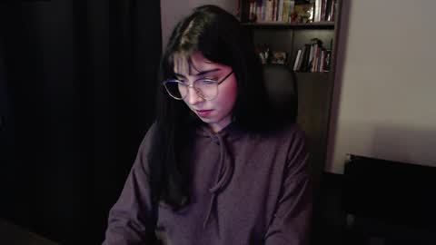 Snapshot of sunflower_uwu chatting on June 5, 2:07 am violetta online show from June 5, 2:07 am