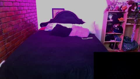 Snapshot of sunlight_7 chatting on December 25, 12:48 am sunny online show from December 25, 12:48 am