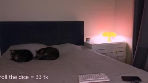 Amy online show from October 31, 5:14 pm