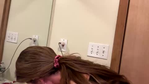 sunnbabe92485 online show from December 19, 1:23 am