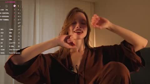 Snapshot of sunnivagaillard chatting on September 12, 1:06 am Kiki online show from September 12, 1:06 am