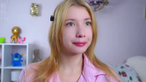 Snapshot of sunnmoonn chatting on January 19, 2:43 pm Lily online show from January 19, 2:43 pm